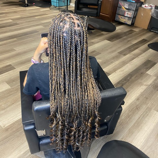 Medium Knotless Braids
